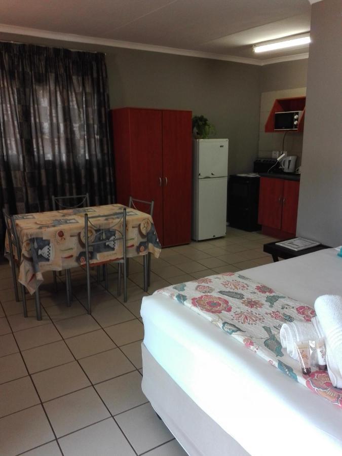 Waterside Lodge Cc Piet Retief Exterior foto